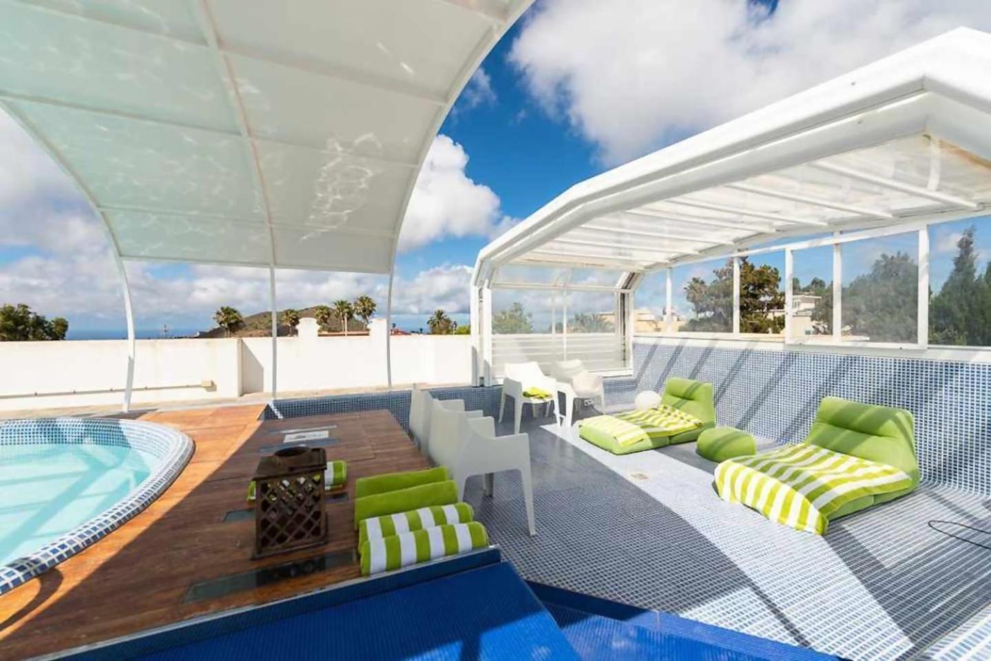 Amplia Villa De Lujo Con Piscina Climatizada Лас-Пальмас-де-Гран-Канарія Екстер'єр фото