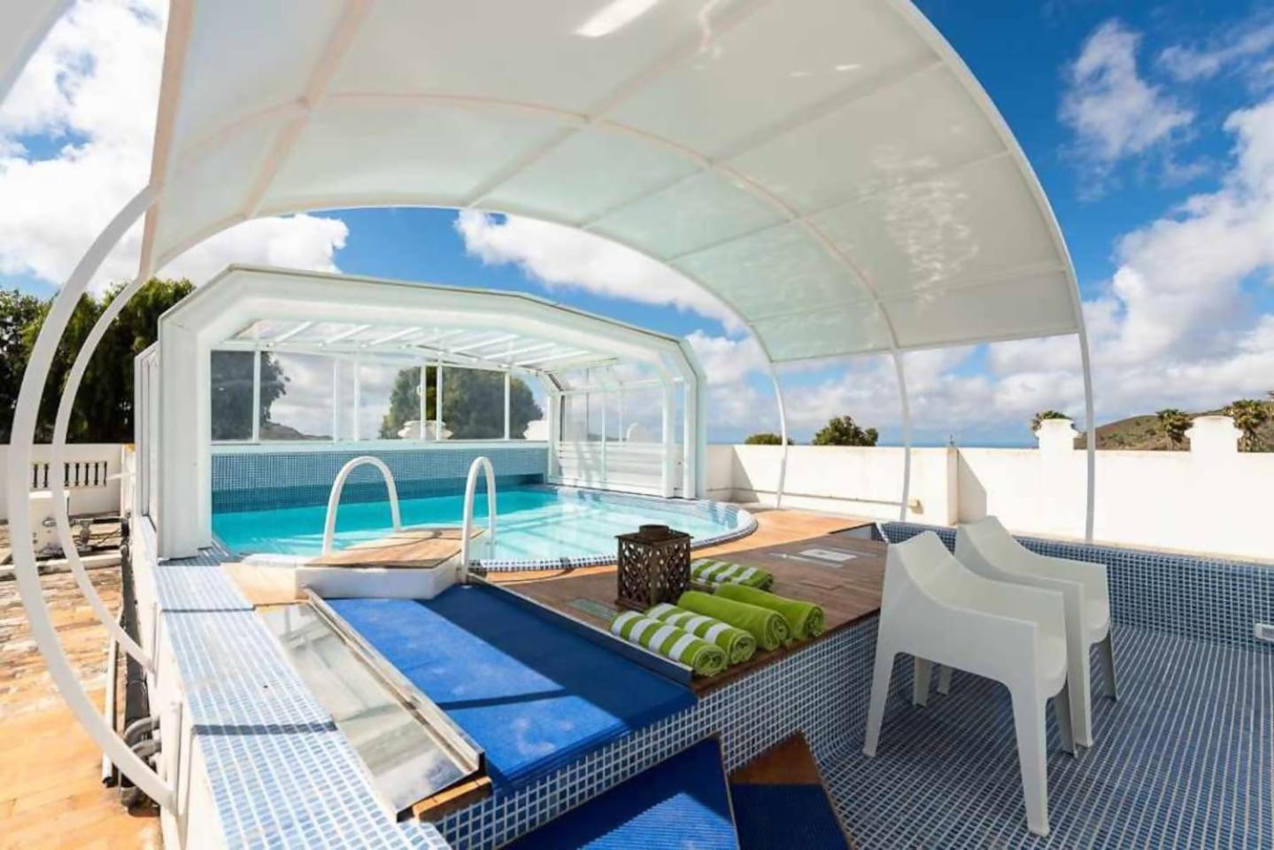 Amplia Villa De Lujo Con Piscina Climatizada Лас-Пальмас-де-Гран-Канарія Екстер'єр фото