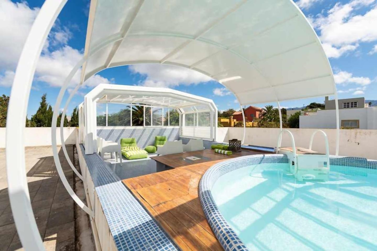 Amplia Villa De Lujo Con Piscina Climatizada Лас-Пальмас-де-Гран-Канарія Екстер'єр фото