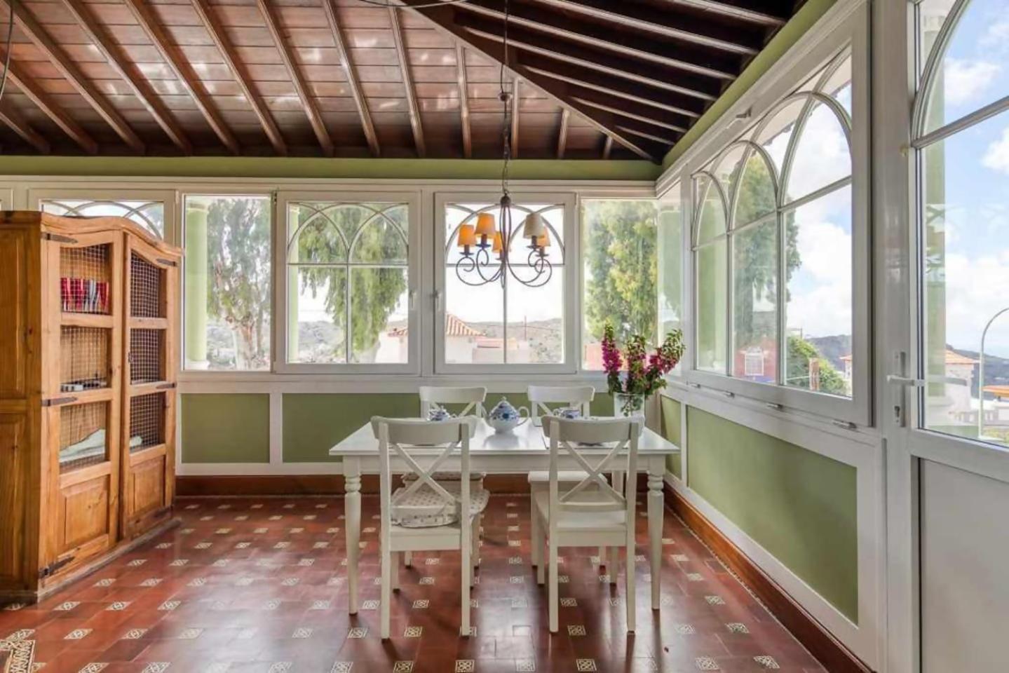 Amplia Villa De Lujo Con Piscina Climatizada Лас-Пальмас-де-Гран-Канарія Екстер'єр фото